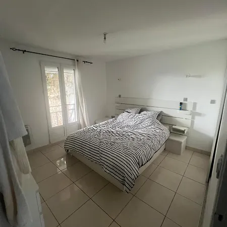 Appart T2 Avec Terrasse Sur Cours Interieur Apartamento *